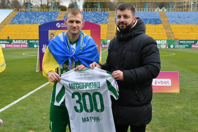 DBC2352B-B610-4520-B215-EBC3A6A8E35D