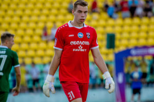 denys-marchenko-18-richnyy-vorotar-oboloni-start-sezonu-v-rukavytsyakh-brave-gk-reaction-green-2